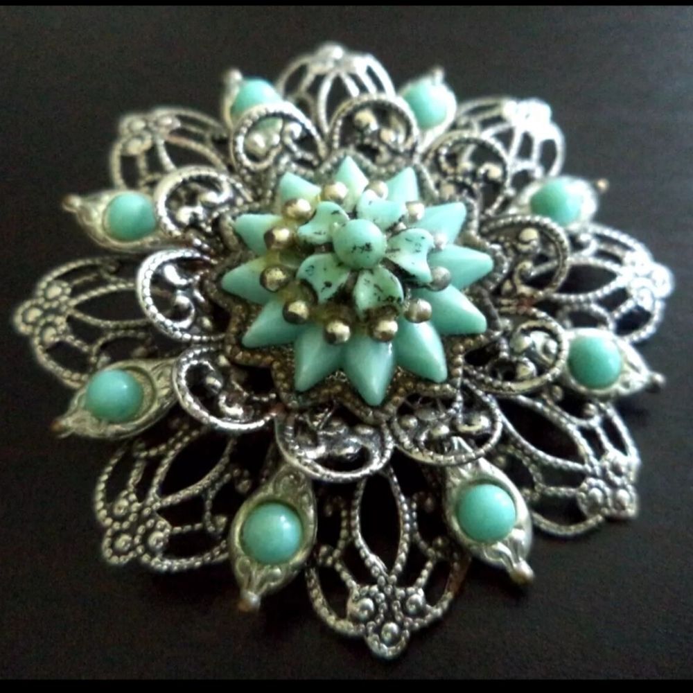 VINTAGE ESTATE SILVER TONE TURQUOISE FLORAL 1 3/4" BROOCH